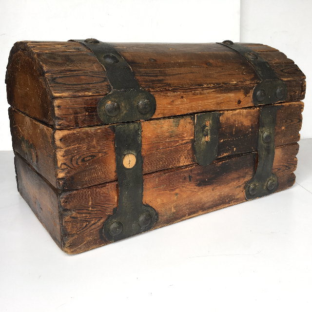 CHEST, Medium Classic Treasure Style 76x45x38cm H